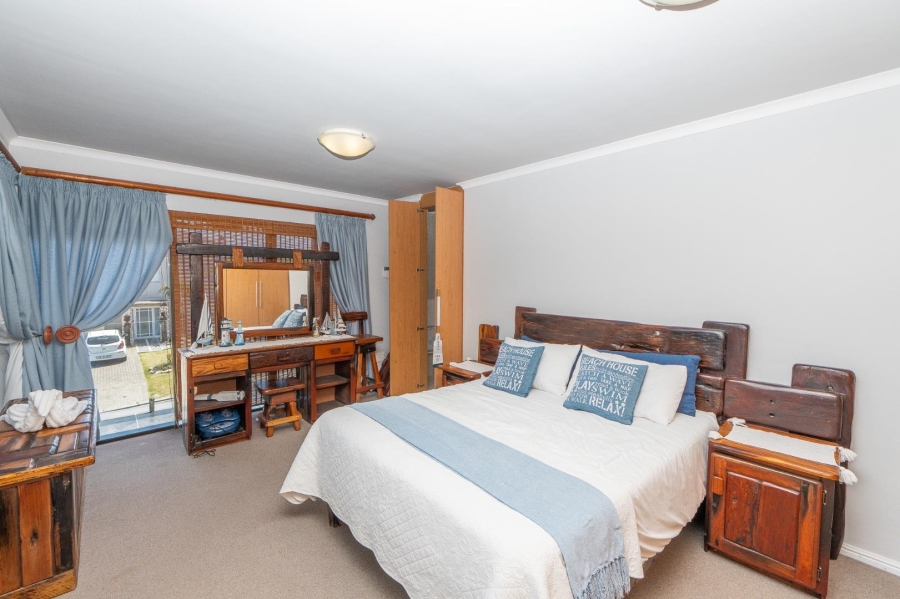 7 Bedroom Property for Sale in Myburgh Park Western Cape